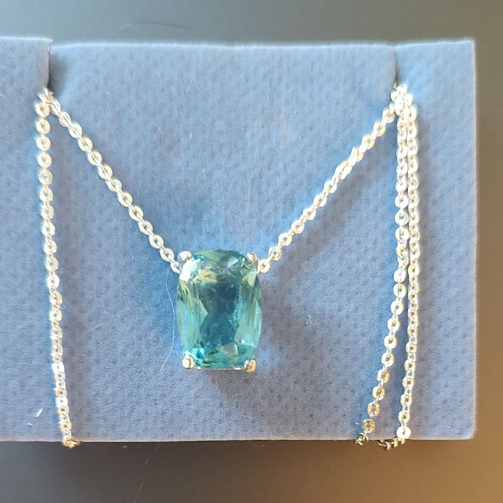 Elegant Silver Necklace with Blue Gemstone